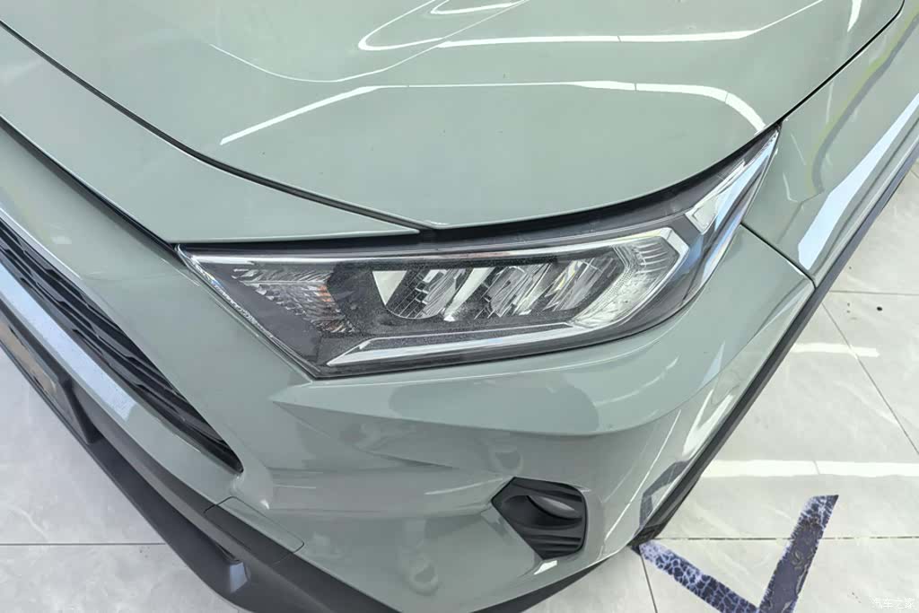 Toyota RAV4, 2020 все фото