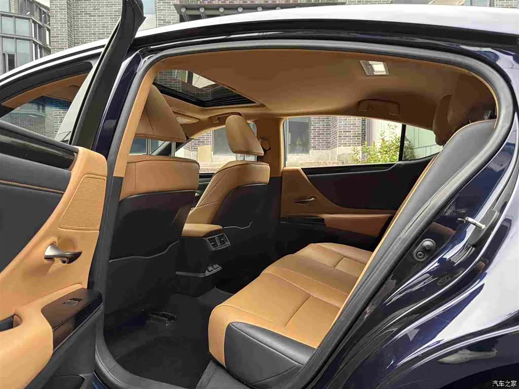 Lexus ES, 2023 7