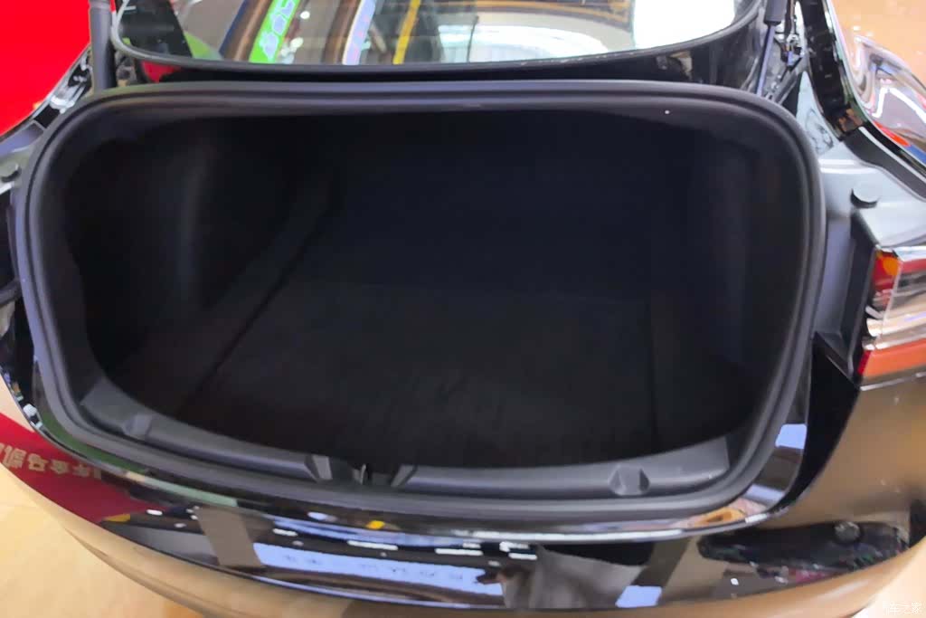 Tesla Model 3, 2023 4