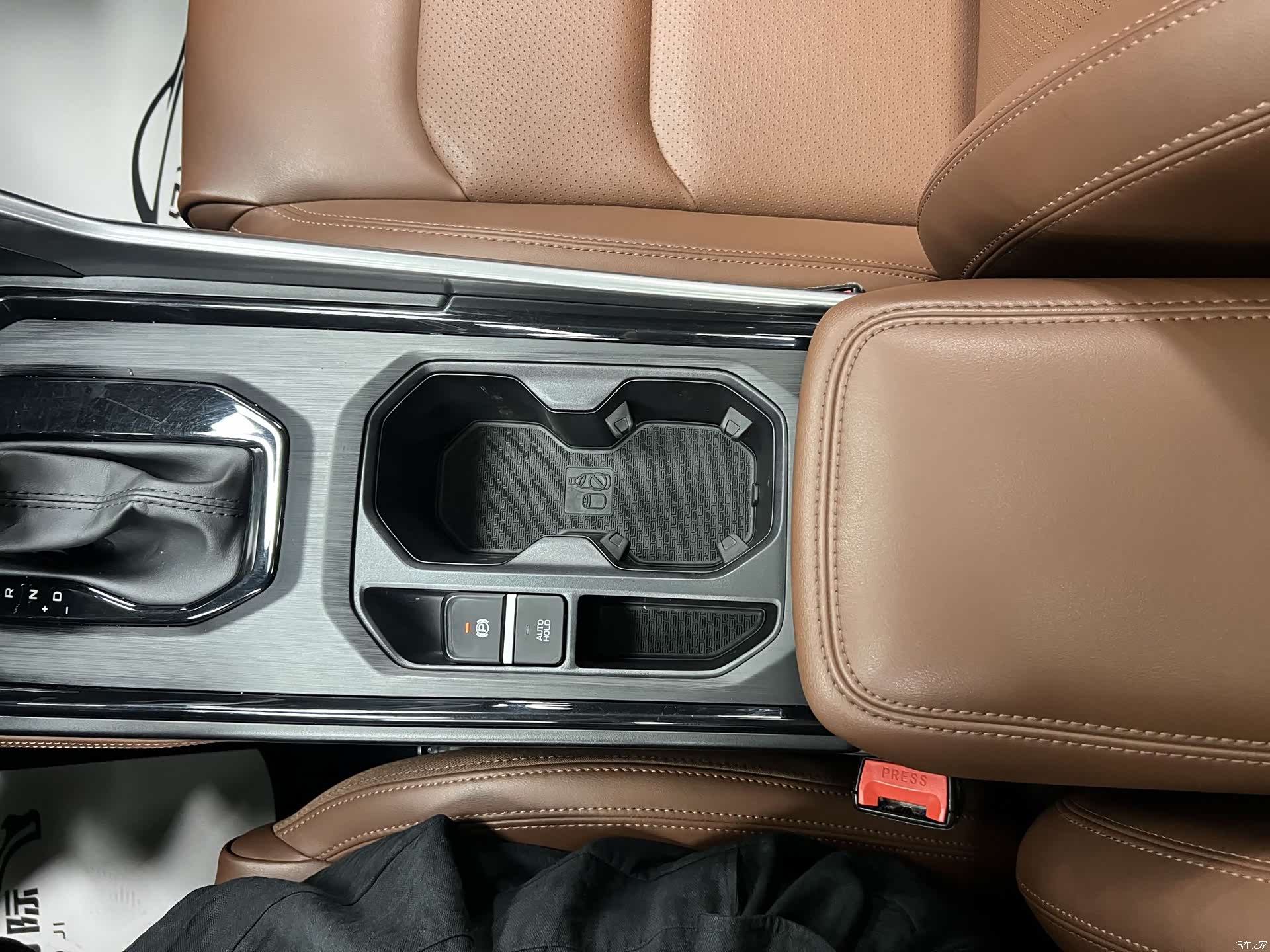 Geely X6, 2022 16