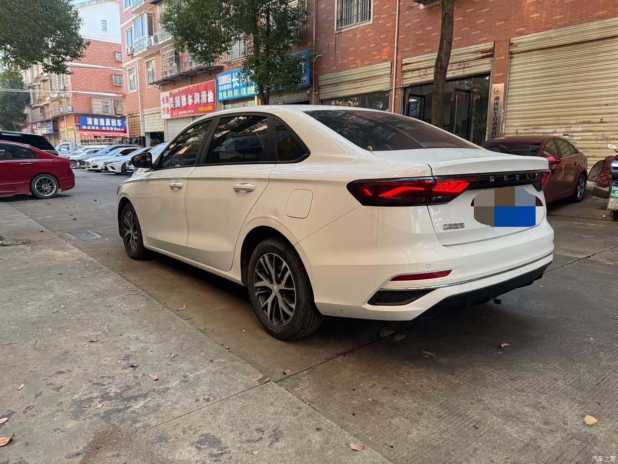 Geely Emgrand, 2021 9