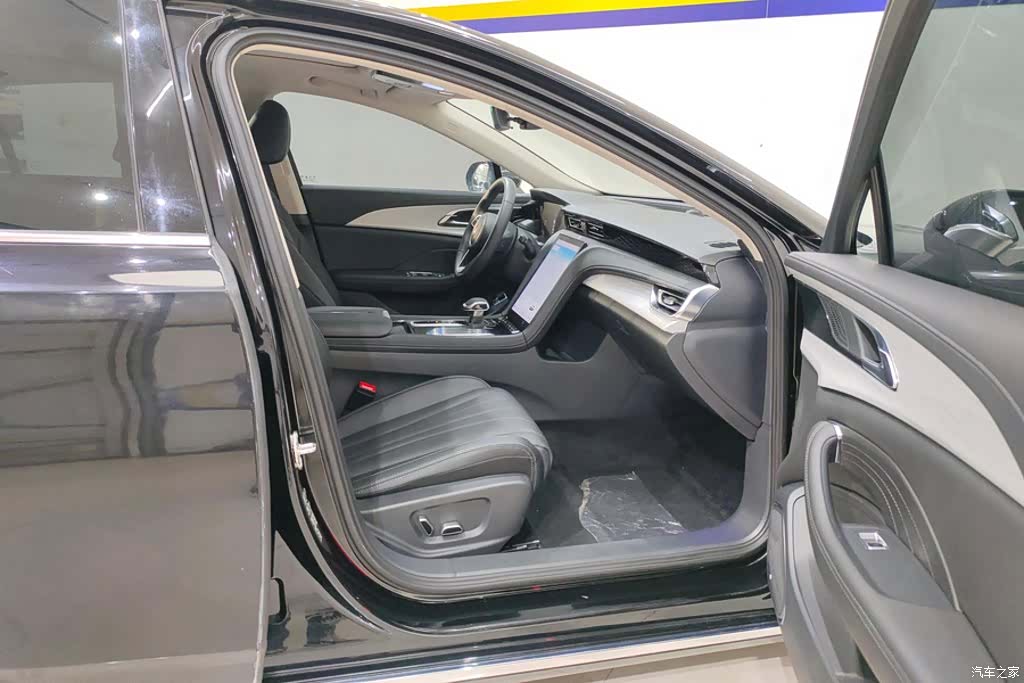 Hongqi H5, 2024 8