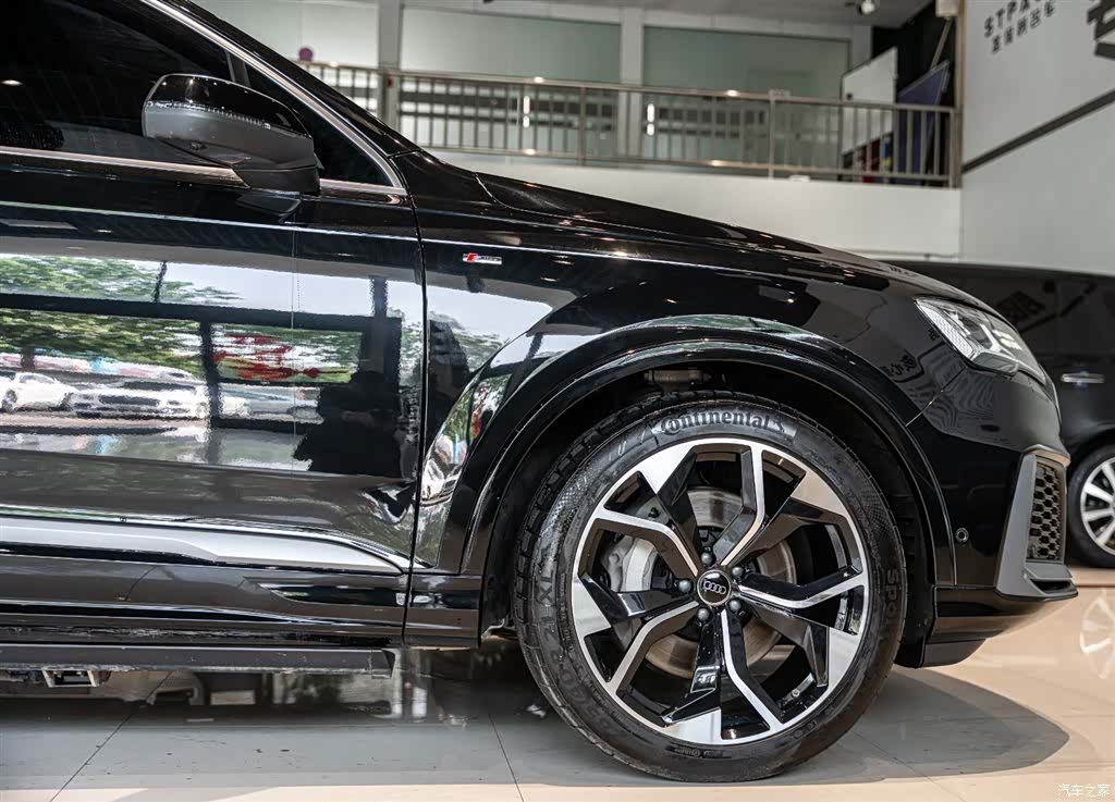 Audi Q7, 2023 все фото