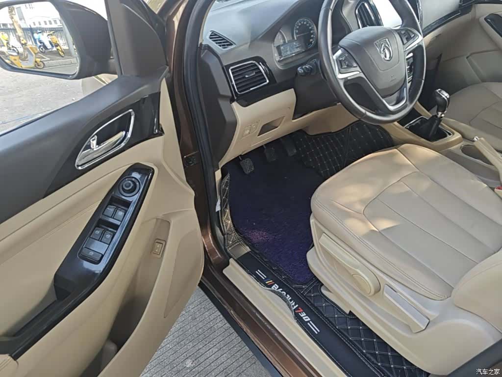 Wuling 730, 2015 16