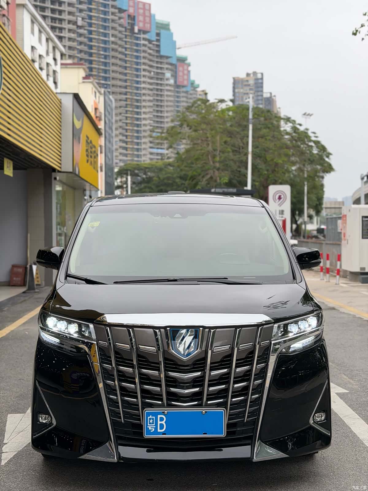 Toyota Vellfire, 2019 все фото
