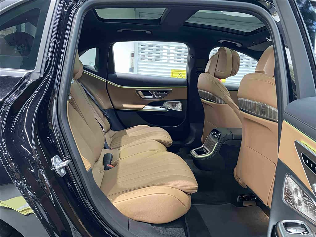 Mercedes-Benz E-Class, 2026 12