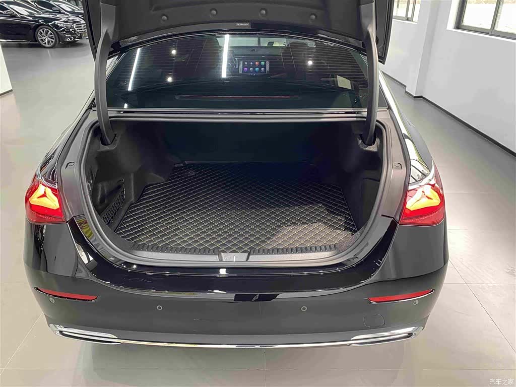 Mercedes-Benz E-Class, 2026 22