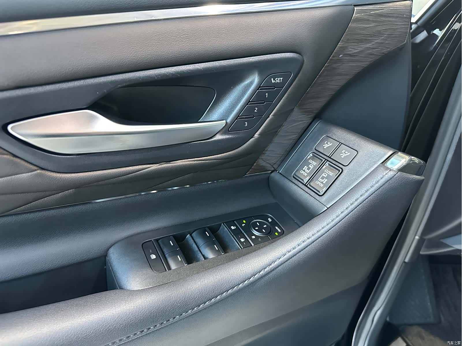 Toyota Vellfire, 2024 10