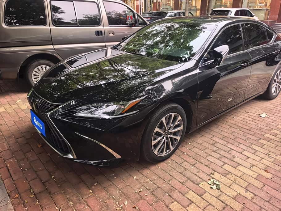 Lexus ES 2022 300h