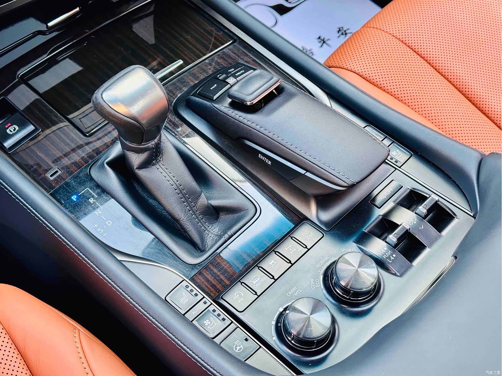 Lexus LX, 2019 10