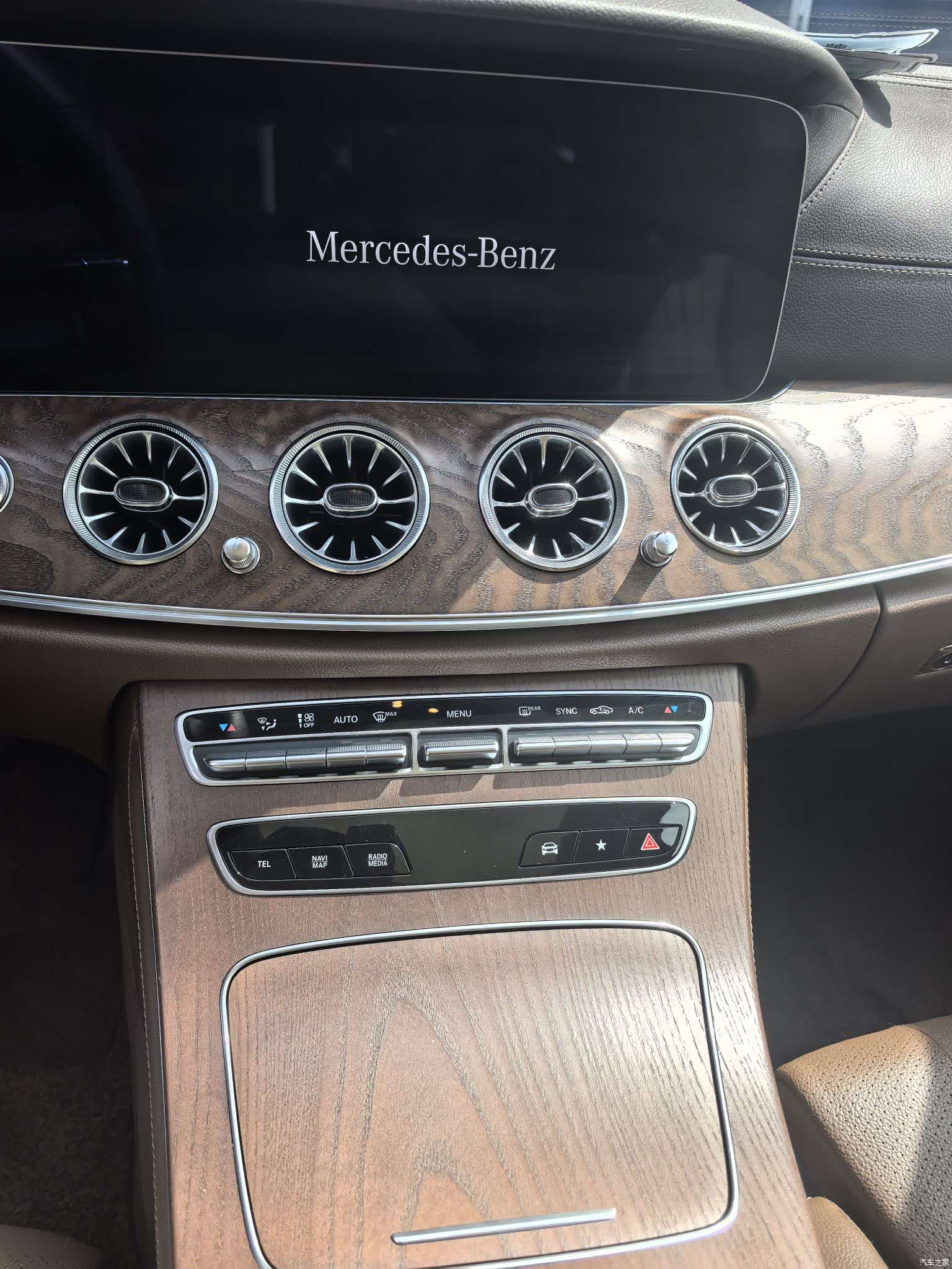 Mercedes-Benz E-Class, 2023 13