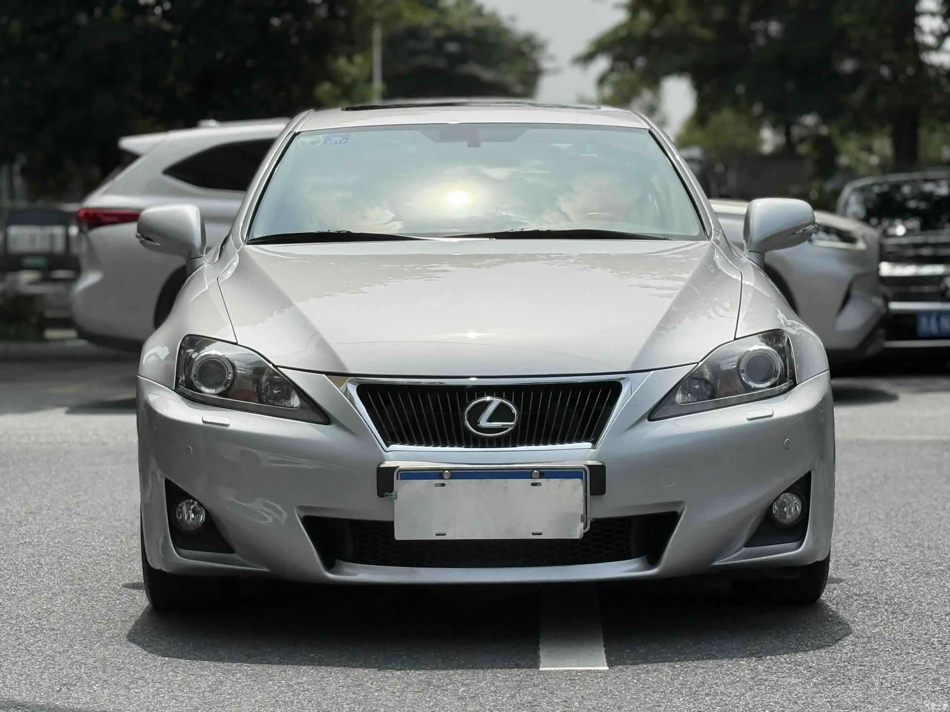 Lexus IS, 2010 3