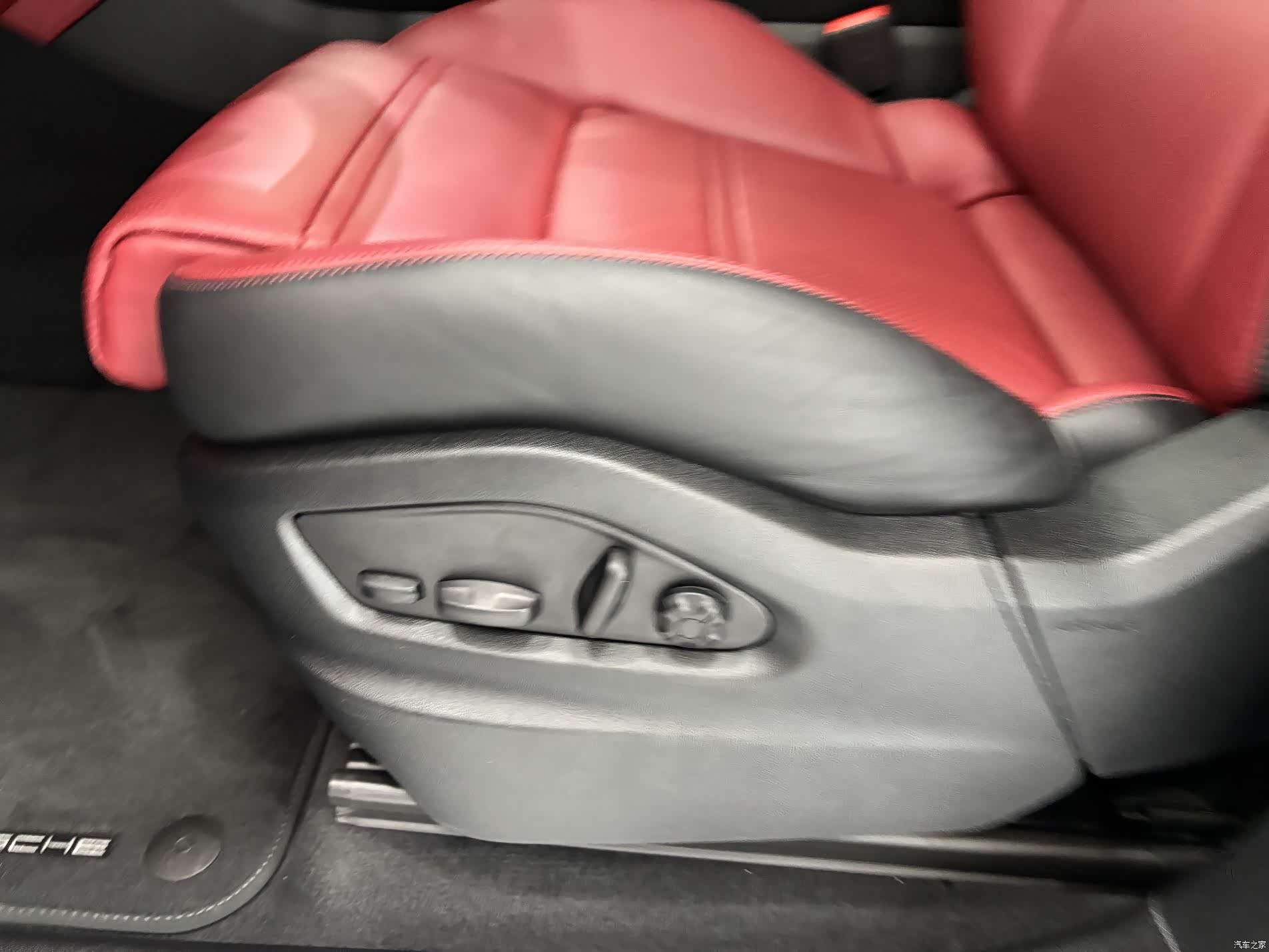 Porsche Cayenne, 2025 11