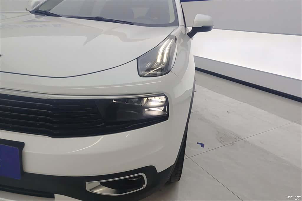 Lynk & Co 01, 2020 все фото