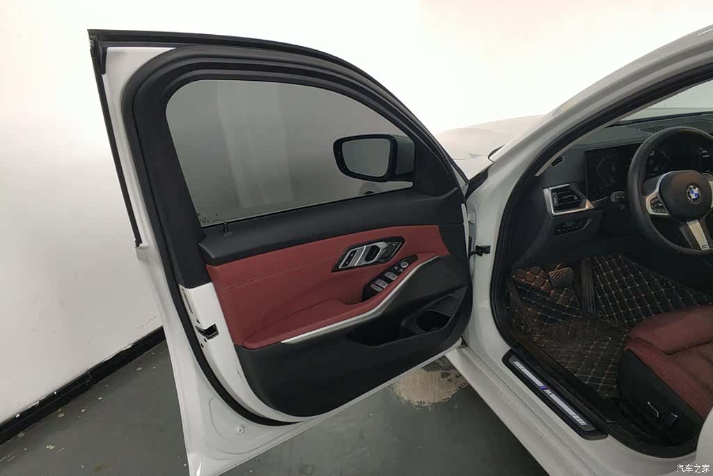 BMW 3 Series, 2024 7