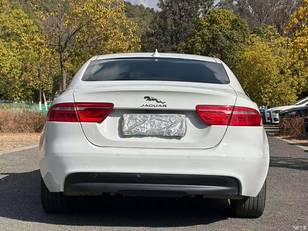 Jaguar XE, 2016 8