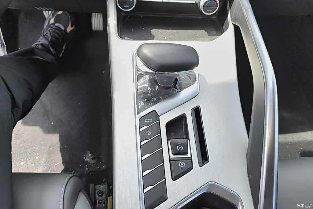 Geely Coolray, 2023 16