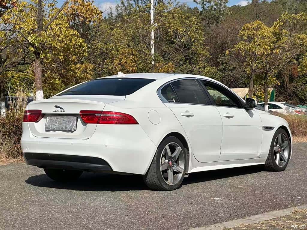 Jaguar XE, 2016 9