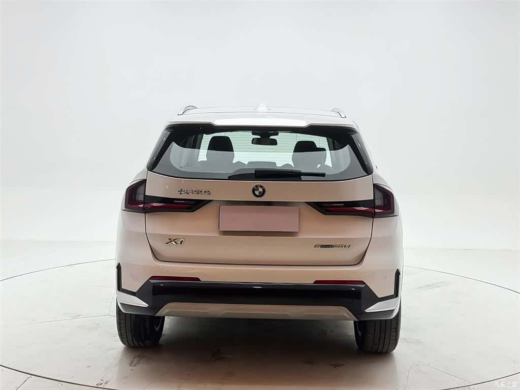 BMW X1, 2023 все фото