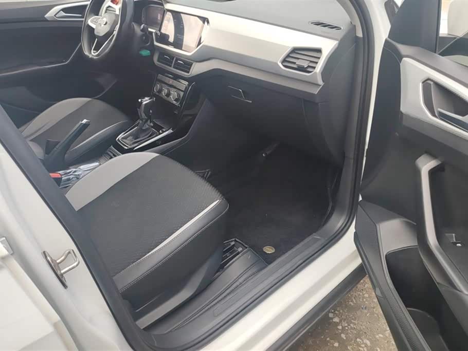 Volkswagen Exploring the shadow