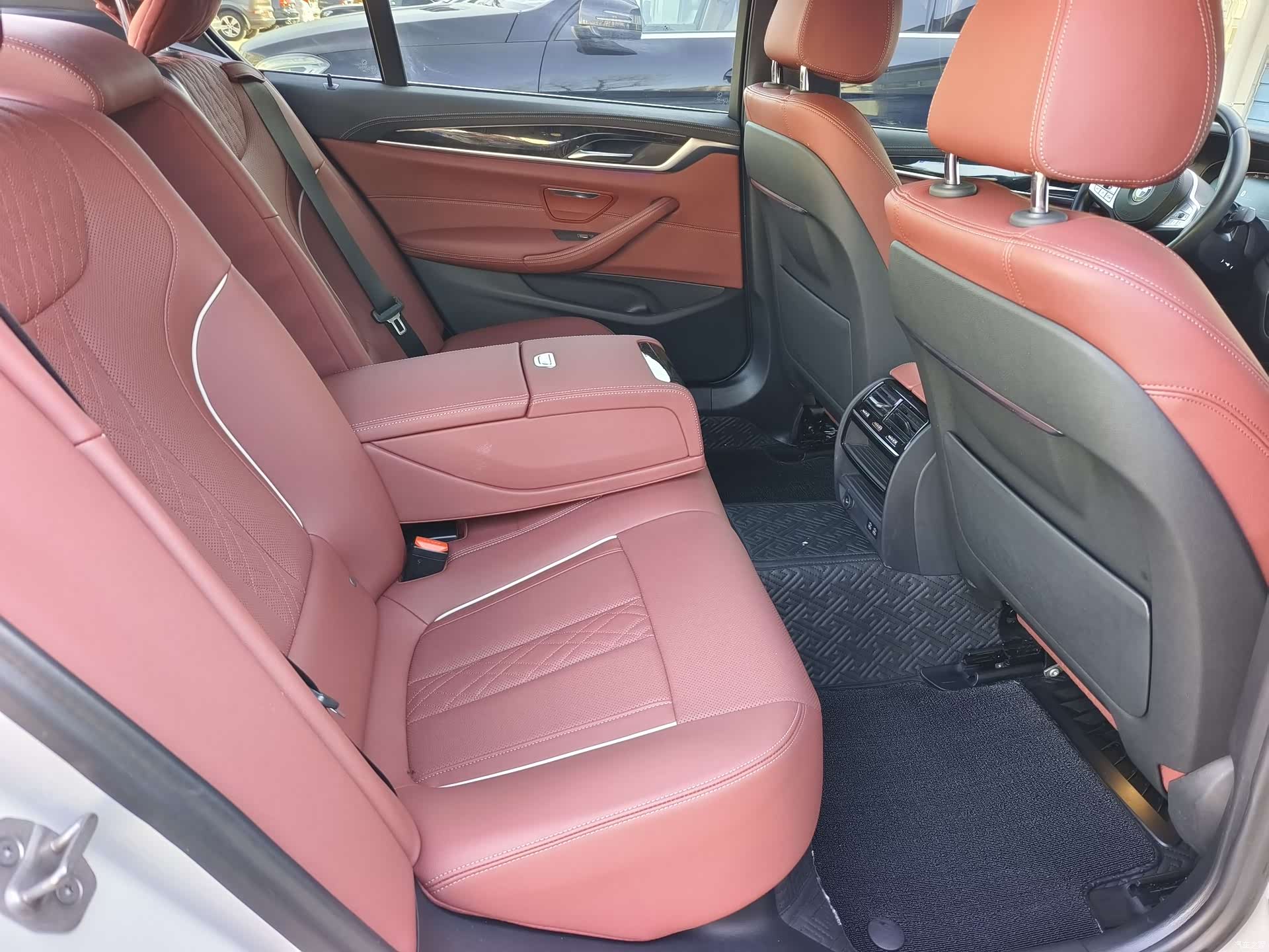 BMW 5 Series, 2023 9