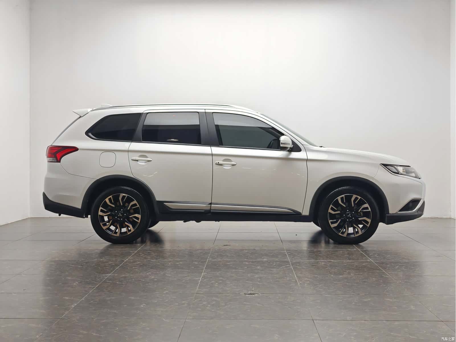 Mitsubishi Outlander, 2020 11