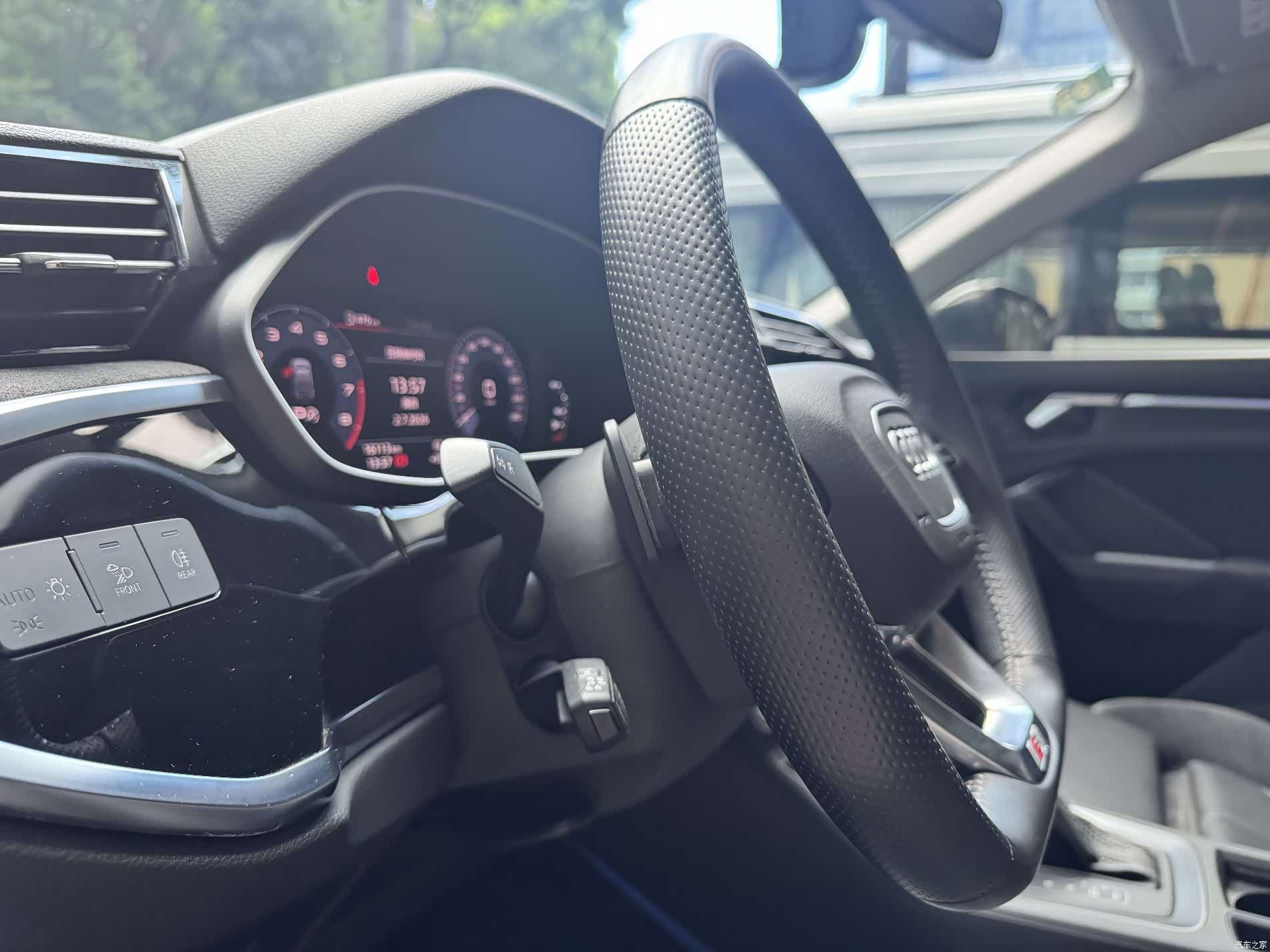 Audi Q3, 2022 11