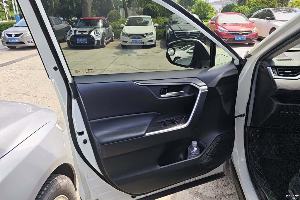 Toyota RAV4, 2020 7