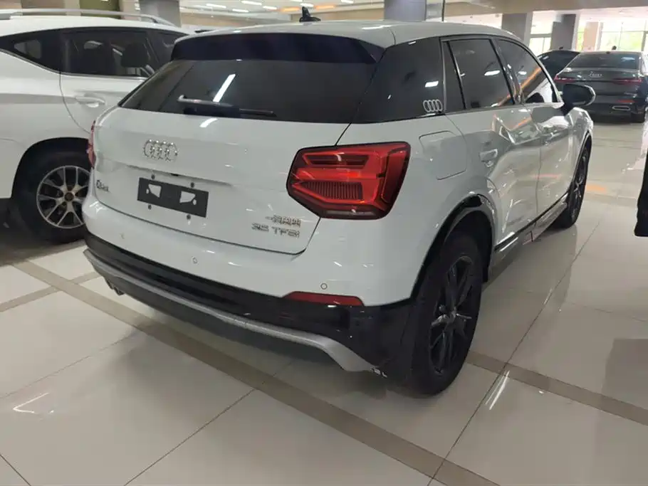 Audi Q2L