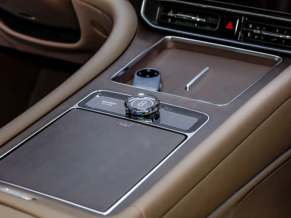 AITO Ask the world M9