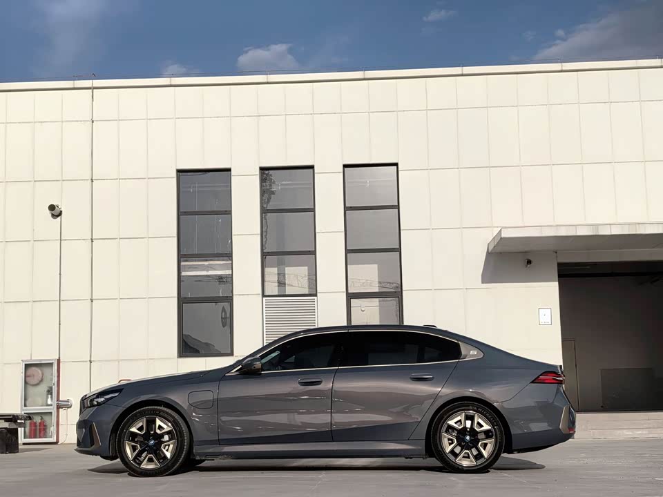 BMW i5