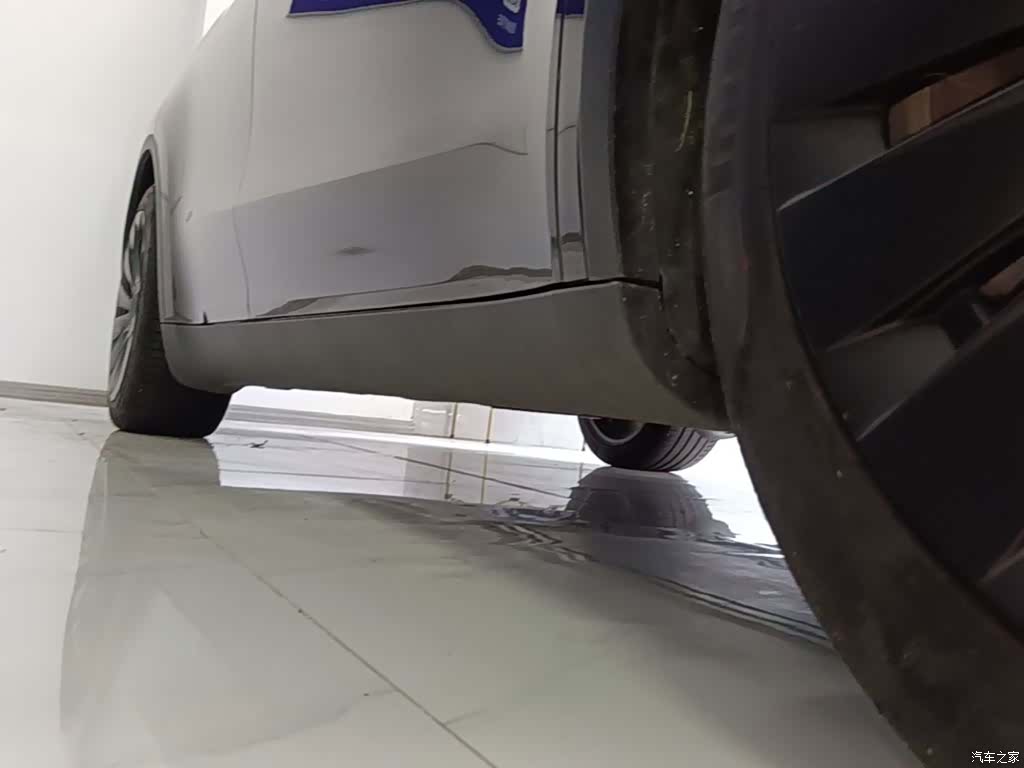 Tesla Model Y, 2023 21