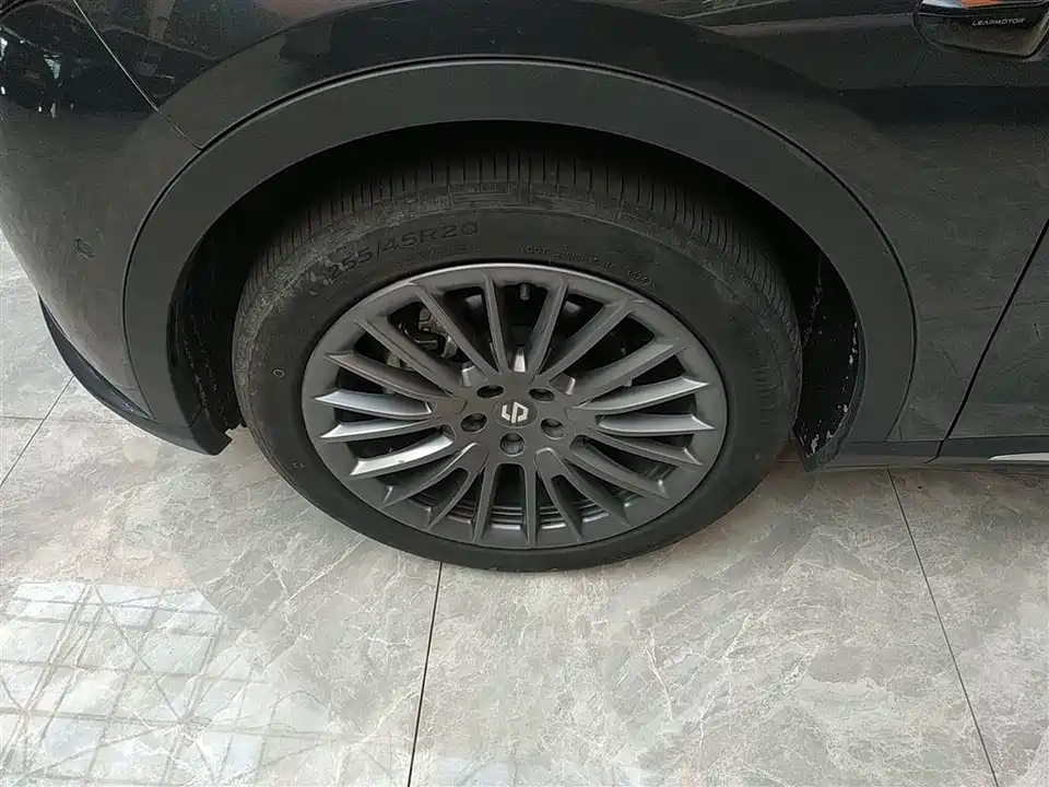 Leapmotor C11