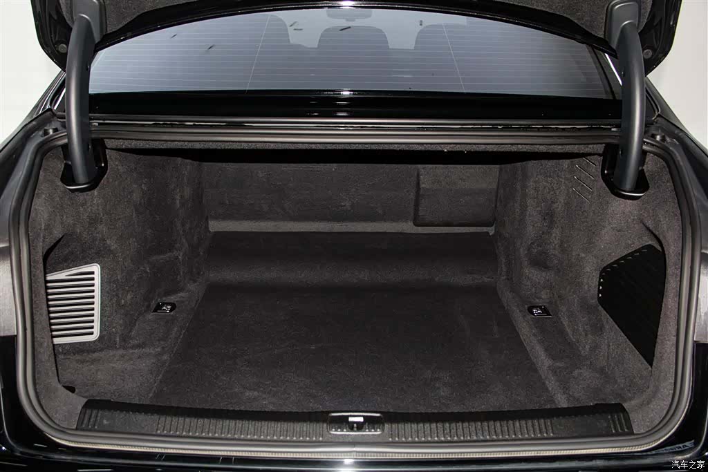 Audi A8L, 2024 32