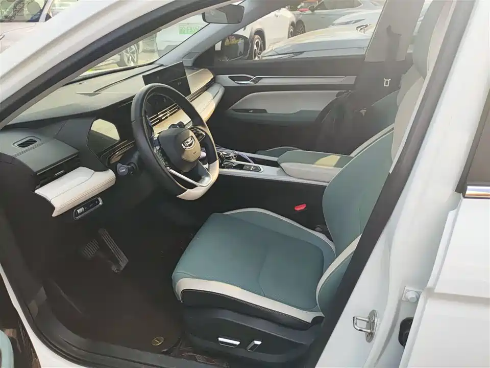 Geely Emgrand L HiP