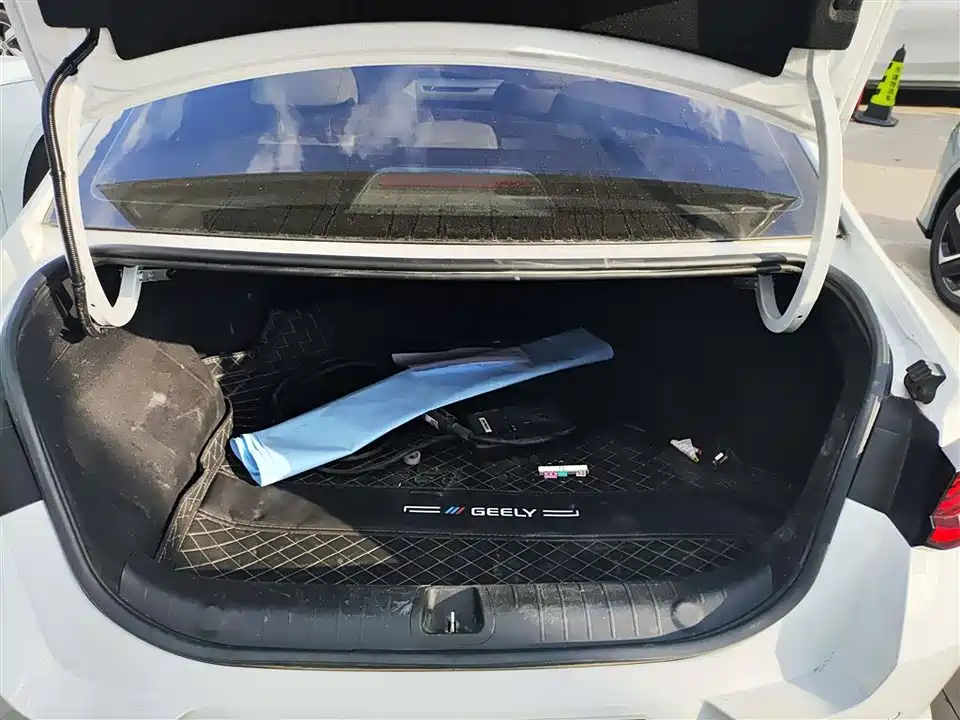 Geely Emgrand L HiP