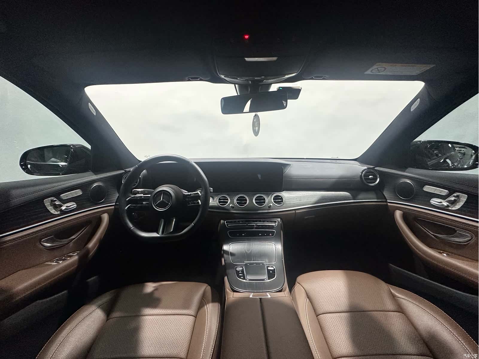Mercedes-Benz E-Class, 2023 4