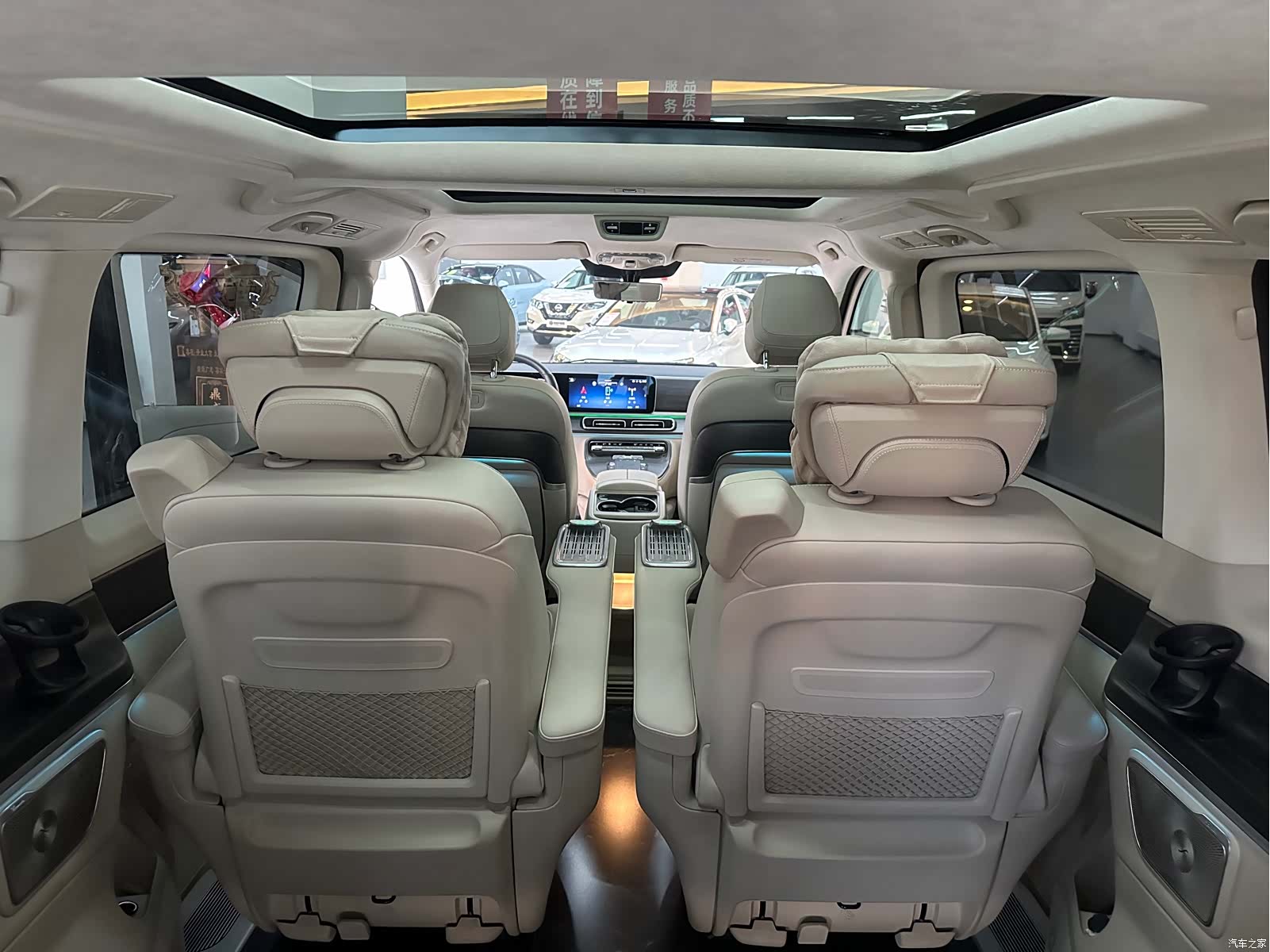Mercedes-Benz V-Class, 2024 24