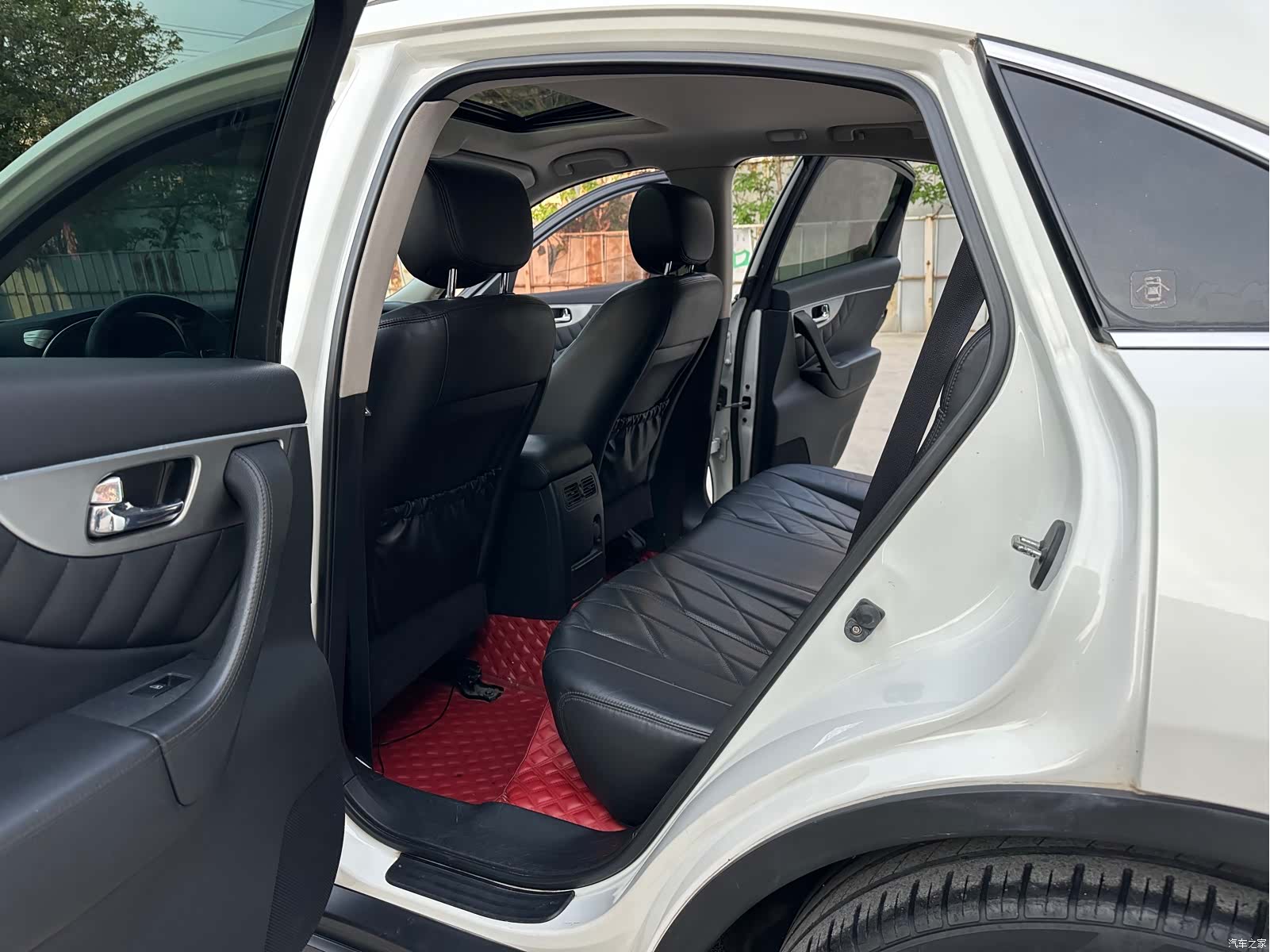 Infiniti FX37, 2013 8