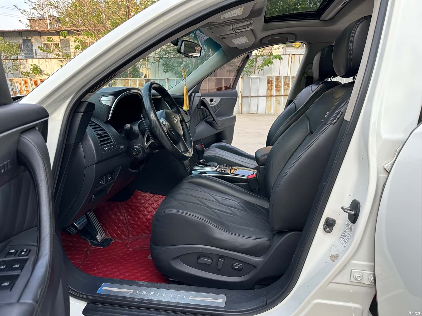 Infiniti FX37, 2013 7