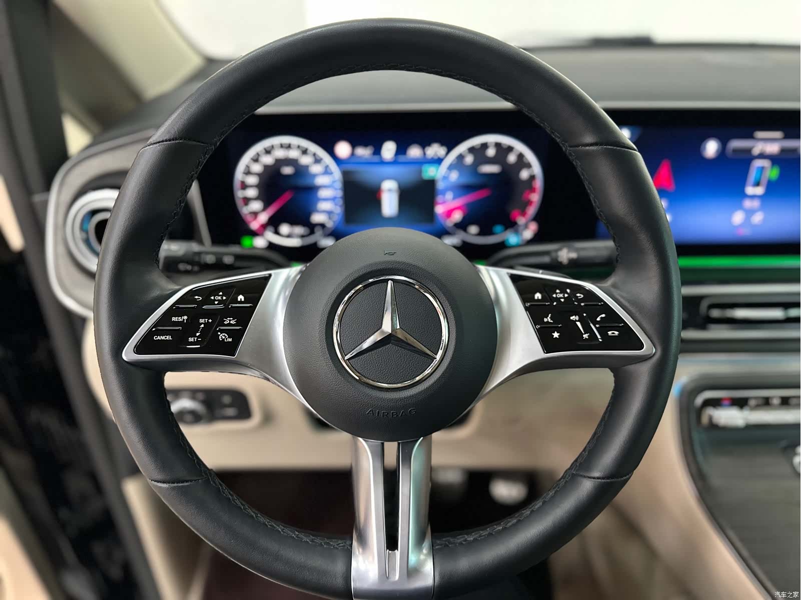 Mercedes-Benz V-Class, 2024 9