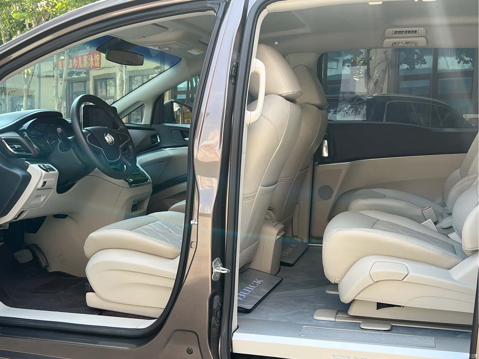Buick GL8, 2022 9