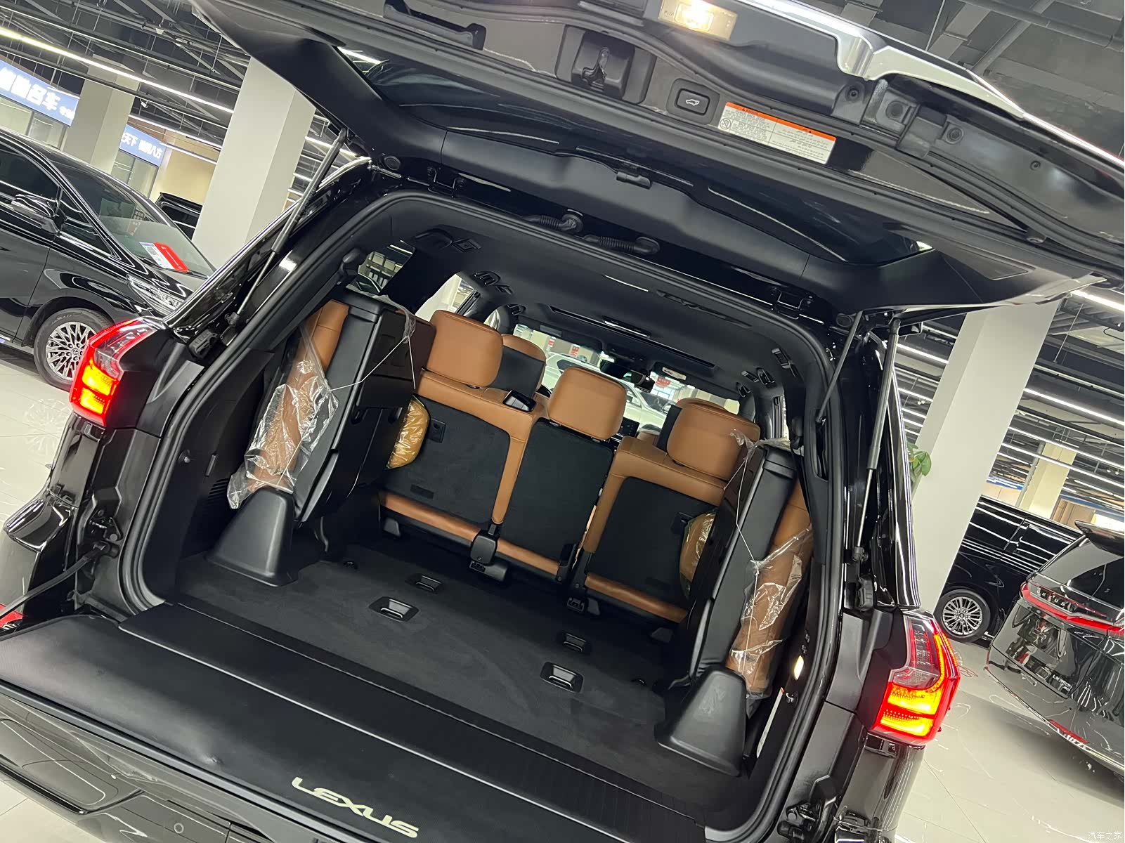 Lexus LX, 2022 8