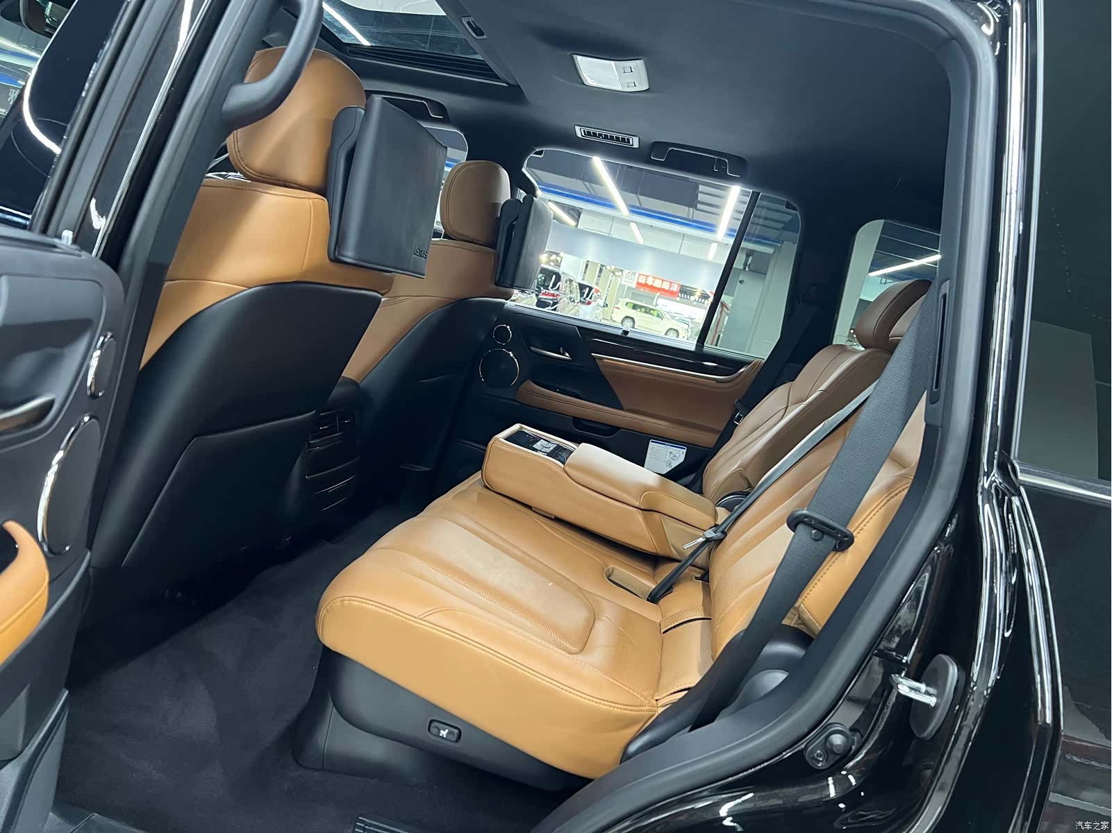 Lexus LX, 2022 10