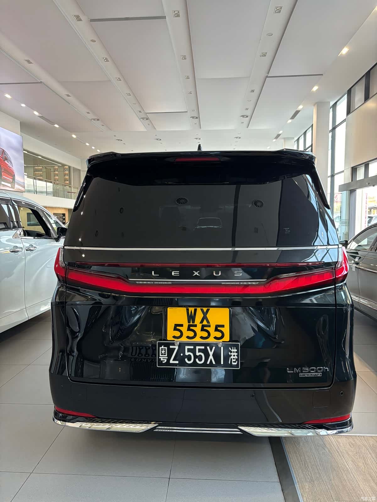 Lexus LM, 2025 4