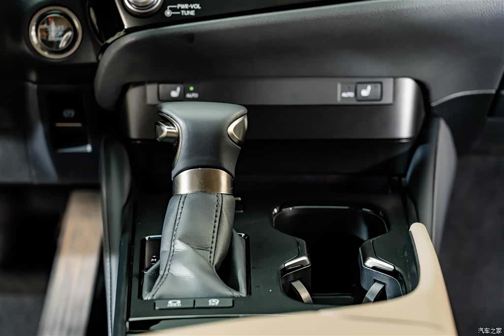 Lexus ES, 2024 14