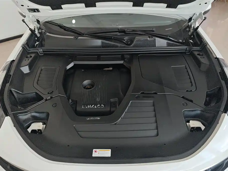 Lynk & Co 01