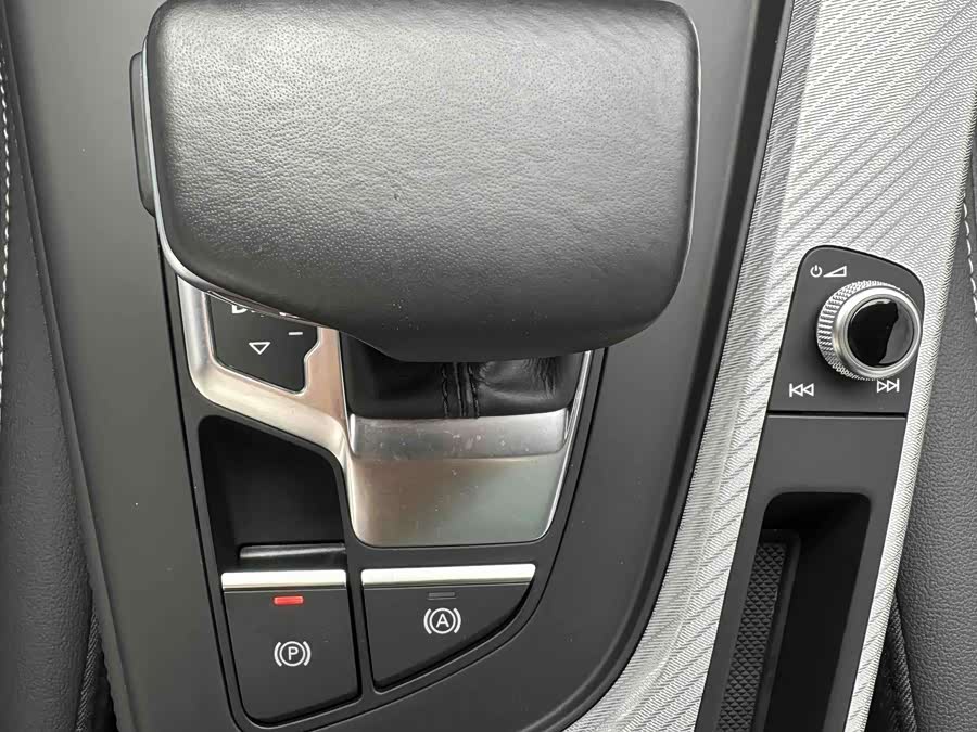 Audi A4L 2022, фото 5