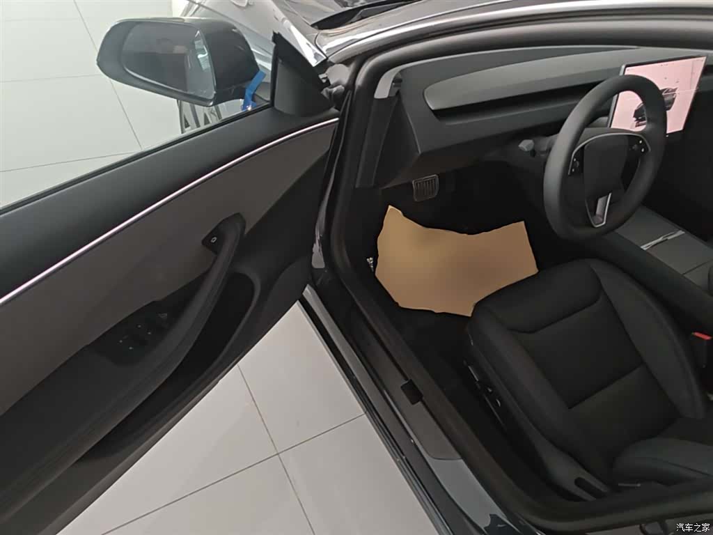 Tesla Model 3, 2026 16