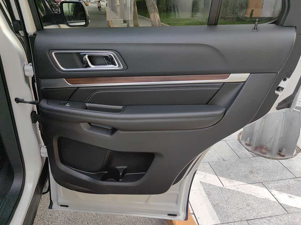 Ford Explorer Ford Explorer